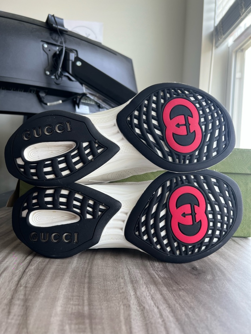 $1,100 GUCCI Run Leather Monogram GG Sneaker Size 9.5 US (UK 8) Men’s - Picture 11 of 11